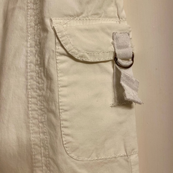 Y2K White Pants Woman’s Cargo Style. It has no label but I’m assuming it’s a S/M - Picture 8 of 16